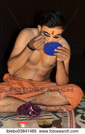 "Kathakali dancer applying makeup in preparation for his performance, Kochi, Kerala, South India, India, Asia" View Large Photo Image Stock Photography - "Kathakali dancer applying makeup in preparation for his performance, Kochi, Kerala, South India, India, Asia". Fotosearch