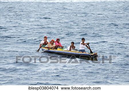 Picture - "Kuna Indian women in a dugout canoe, Wichubuala, San Blas Islands, Caribbean, Panama, North America". Fotosearch