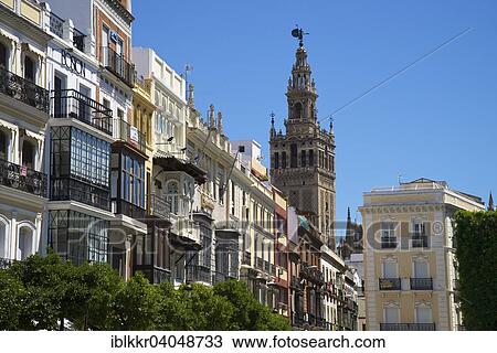 Stock Image - "La Giralda bell tower, Barrio de Santa Cruz, Seville, Andalucia, Spain, Europe". Fotosearch