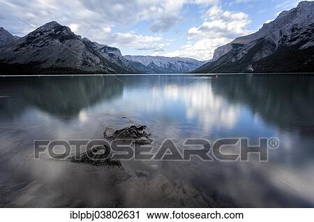"Lake Minnewanka, Banff, Banff National Park, Kanada" View Large Photo Image Stock Image - "Lake Minnewanka, Banff, Banff National Park, Kanada". Fotosearch