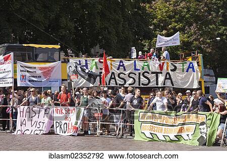 Stock Image - "Left Party, die Linke, SPD and anti-fascist supporters protesting against the far-right political party Pro Deutschland, 18/08/2012, As-Sahaba Mosque, Salafists, Torfstrasse street, Berlin, Germany, Europe". Fotosearch