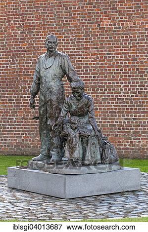 "Legacy Sculpture, immigrant family, by Mark de Graffenried, port, Liverpool, Merseyside, England, United Kingdom, Europe" View Large Photo Image Stock Photo - "Legacy Sculpture, immigrant family, by Mark de Graffenried, port, Liverpool, Merseyside, England, United Kingdom, Europe". Fotosearch