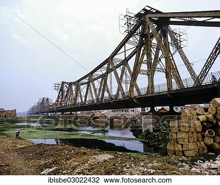 Stock Image - "Long Bien railway bridge over the Red River, Hanoi, Provinz Ha Noi, Vietnam, Asia". Fotosearch