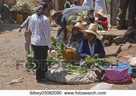 Stock Image - "Market scene in the Mercato in Addis Ababa, Addis Abeba, Addis Ababa, Oromia Region, Ethiopia, Africa". Fotosearch