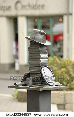 "Memorial to Erich Kaestner by Wolf-Eike Kuntsche, Albertplatz square, Dresden, Saxony, Germany, Europe" View Large Photo Image Stock Photo - "Memorial to Erich Kaestner by Wolf-Eike Kuntsche, Albertplatz square, Dresden, Saxony, Germany, Europe". Fotosearch