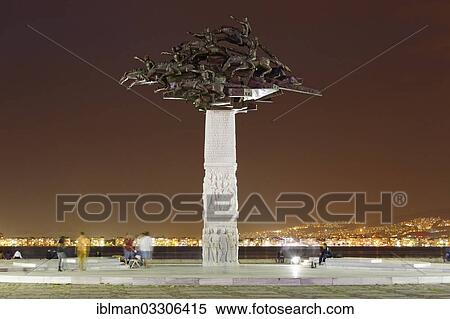 Stock Photography - "Monument symbolising Turkish troops during the War of Independence in Smyrna, on Gendogdu Meydani square, Konak, Izmir, Izmir Province, Aegean Region, Turkey, Asia". Fotosearch