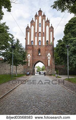 "Neues Tor gate, Neubrandenburg, Mecklenburg-Western Pomerania, Germany, Europe" View Large Photo Image Stock Image - "Neues Tor gate, Neubrandenburg, Mecklenburg-Western Pomerania, Germany, Europe". Fotosearch