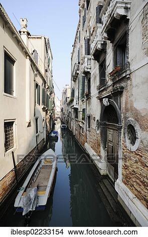 "Palazzo Manzoni along a narrow canal, Rio de le Do Torre, Venice, Venezia, Veneto, Italy, Europe" View Large Photo Image Picture - "Palazzo Manzoni along a narrow canal, Rio de le Do Torre, Venice, Venezia, Veneto, Italy, Europe". Fotosearch