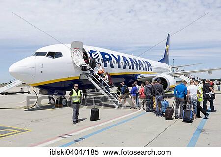 "Passengers boarding the Boeing 737-800 of low-cost airline Ryanair at Frankfurt-Hahn Airport, Hahn Airport near Simmern, Rhineland-Palatinate, Germany, Europe" View Large Photo Image Stock Photography - "Passengers boarding the Boeing 737-800 of low-cost airline Ryanair at Frankfurt-Hahn Airport, Hahn Airport near Simmern, Rhineland-Palatinate, Germany, Europe". Fotosearch