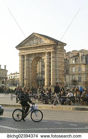 Picture - "Place de la Victoire, Porte d'Aquitaine, Bordeaux, UNESCO World Heritage Site, Gironde, Aquitaine, France, Europe". Fotosearch