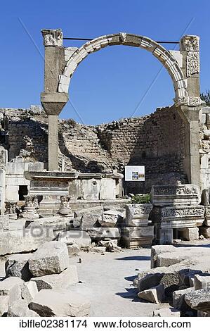 Picture - "Polio Fountain, UNESCO World Heritage Site, Ephesus, Ephesos, Efes, Izmir, Turkish Aegean, western Turkey, Turkey, Asia". Fotosearch