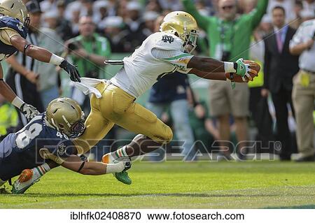 Stock Image - "RB Theo Riddick, #6 Notre Dame, scores a touchdown during the NCAA football game between the Navy and the Notre Dame on September 1, 2012 in Dublin, Ireland, Europe". Fotosearch