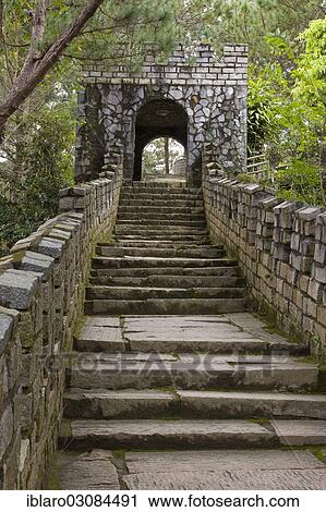 "Replica of the Great Wall of China at the Doi Mong Mo theme park, Vietnamesisches Hochland, Dalat, Vietnam, Asia" View Large Photo Image Stock Image - "Replica of the Great Wall of China at the Doi Mong Mo theme park, Vietnamesisches Hochland, Dalat, Vietnam, Asia". Fotosearch
