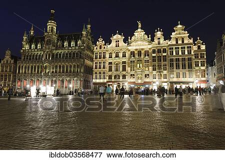 Stock Photo - "Royal House or Maison du Roi and Chaloupe d'Or, Grote Markt, Grand Place market square, illuminated at night, Brussels, Brussels Region, Belgium, Europe". Fotosearch