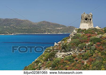 Ruins Di Il Saracen Torre Spiaggia Di Cala Porto Giunco Capo Cabonara Villasimius Sarrabus Provincia Di Cagliari Sardegna Italia