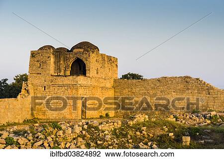 Stock Image - "Ruins in the Mint Area, ruined city of Vijayanagara, UNESCO World Heritage Site, Hampi, Karnataka, India, Asia". Fotosearch