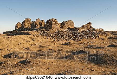 Stock Image - "Ruins of Englishman? ÇÖs house, World War II lookout, English Mountain, Bahariya Oasis, Egypt, Africa". Fotosearch
