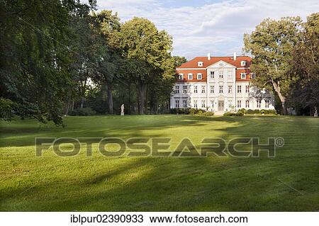 "Schloss Gueldengossa Castle and castle gardens near Leizpig, Saxony, Germany, Europe" View Large Photo Image Stock Image - "Schloss Gueldengossa Castle and castle gardens near Leizpig, Saxony, Germany, Europe". Fotosearch