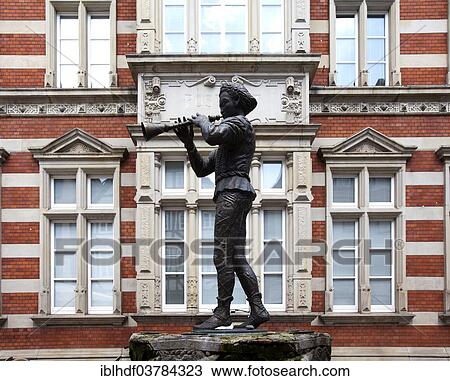 "Sculpture, Pied Piper of Hamelin, Hameln, Lower Saxony, Germany, Europe" View Large Photo Image Stock Image - "Sculpture, Pied Piper of Hamelin, Hameln, Lower Saxony, Germany, Europe". Fotosearch