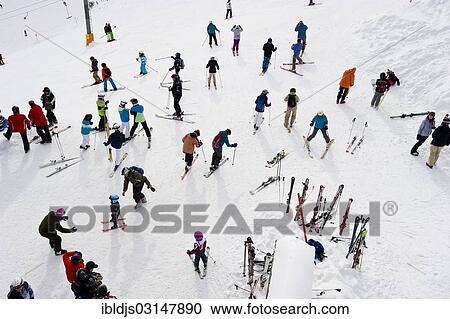 Stock Image - "Skiers on Mt Osterfelderkopf, Garmisch-Partenkirchen, Upper Bavaria, Bavaria, Germany, Europe". Fotosearch