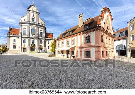 Picture - "St. Anne's Basilica and the former Franciscan House, Altotting, Upper Bavaria, Bavaria, Germany, Europe". Fotosearch