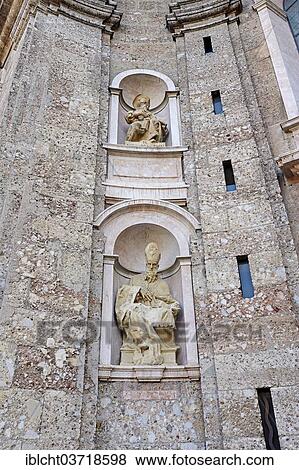 Stock Photo - "St. James' Cathedral or Innsbruck Cathedral, Innsbruck, Tyrol, Austria, Europe". Fotosearch