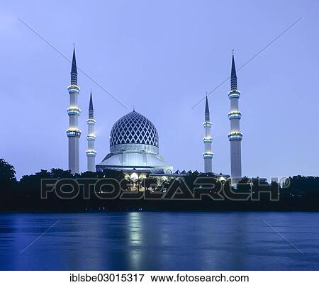 Stock Photo - "Sultan Salahuddin Abdul Aziz Shah Mosque, blue hour, dawn, Shah Alam, Selangor, Sudostasien, Malaysia, Asia". Fotosearch