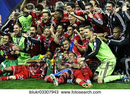 "Team of FC Bayern cheering jubilantly with the trophy, UEFA Champions League Final 2013, Borussia Dortmund - FC Bayern Munich, Wembley-Stadium, London, London region, England, United Kingdom, Europe" View Large Photo Image Stock Image - "Team of FC Bayern cheering jubilantly with the trophy, UEFA Champions League Final 2013, Borussia Dortmund - FC Bayern Munich, Wembley-Stadium, London, London region, England, United Kingdom, Europe". Fotosearch