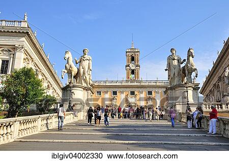 The Dioscuri キャスタとポルサイト ピアザ Del Campidoglio 国会議事堂 Capitoline の丘 ローマ Lazio イタリア Europe ストックイメージ Iblgiv Fotosearch