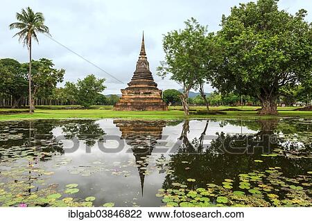 Stock Image - "The ruins of Wat Phra Si Rattana Mahathat temple complex, Sukhothai Historical Park, UNESCO World Heritage Site, Sukhothai, Thailand, Asia". Fotosearch