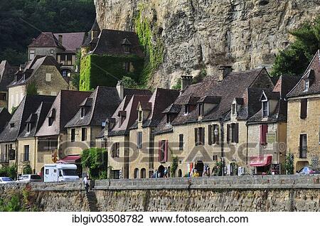 Stock Image - "The village houses hugging the cliff in La Roque-Gageac, La Roque-Gageac, Dordogne, Aquitanien, France, Europe". Fotosearch