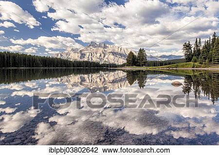 "Two Jack Lake, Banff, Banff National Park, Kanada" View Large Photo Image Stock Image - "Two Jack Lake, Banff, Banff National Park, Kanada". Fotosearch