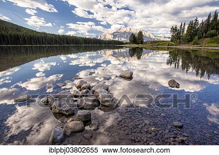 "Two Jack Lake, Banff, Banff National Park, Kanada" View Large Photo Image Stock Photography - "Two Jack Lake, Banff, Banff National Park, Kanada". Fotosearch