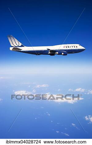 Picture - United Airlines Boeing 747-422 N104UA in flight over the sea. Fotosearch