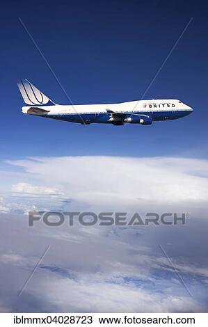 United Airlines Boeing 747-422 N104UA in flight View Large Photo Image Stock Image - United Airlines Boeing 747-422 N104UA in flight. Fotosearch