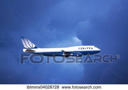 Stock Photo - United Airlines Boeing 747-422 N104UA in flight during a thunderstorm. Fotosearch