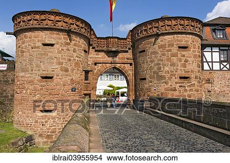 "Untertor or Jerusalemer Tor gate on the western wall of the medieval city walls, old town, Budingen, Hesse, Germany, Europe" View Large Photo Image Picture - "Untertor or Jerusalemer Tor gate on the western wall of the medieval city walls, old town, Budingen, Hesse, Germany, Europe". Fotosearch