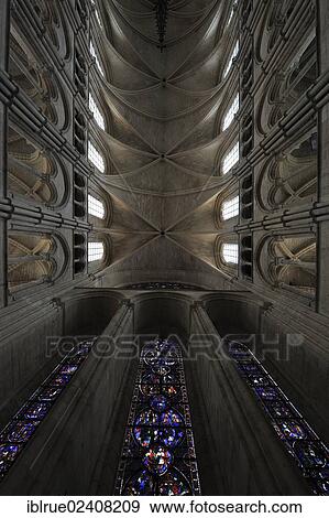 Vaulted Ceiling And Stained Glass Windows Notre Dame Cathedral Reims France Europe Stock Photo