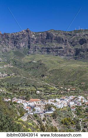 Picture - "View from the mirador of the Hotels Las Tirajanas over San Bartolome de Tirajanas towards the Pozo de las Nieves Massif, 1919 m, Gran Canaria, Canary Islands, Spain, Europe". Fotosearch