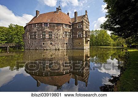 "Vischering Castle, Ludinghausen, Westmunsterland, Munster region, North Rhine-Westphalia, Germany, Europe" View Large Photo Image Stock Image - "Vischering Castle, Ludinghausen, Westmunsterland, Munster region, North Rhine-Westphalia, Germany, Europe". Fotosearch