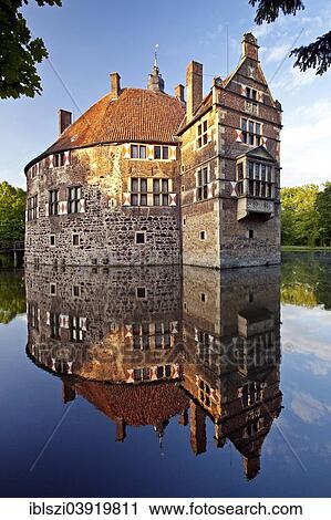 "Vischering Castle, Ludinghausen, Westmunsterland, Munster region, North Rhine-Westphalia, Germany, Europe" View Large Photo Image Stock Image - "Vischering Castle, Ludinghausen, Westmunsterland, Munster region, North Rhine-Westphalia, Germany, Europe". Fotosearch