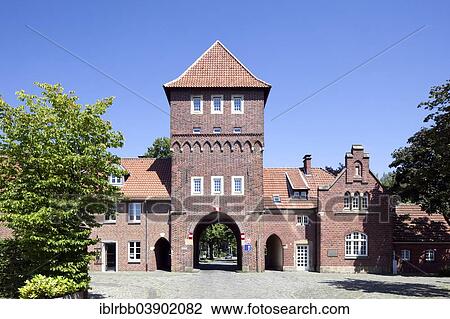 Stock Image - "Walkenbruckentor Gate or Walkenbrucker Toranlage, medieval town gate, now Stadtmuseum and Stadtische Turmgalerie museum, Coesfeld, Munsterland, North Rhine-Westphalia, Germany, Europe". Fotosearch