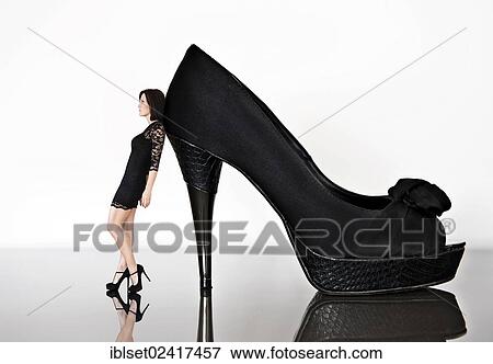 black mini heels
