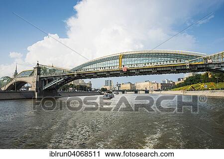 "Zhivopisny Bridge across the Moskva River, Moscow, Russia, Europe" View Large Photo Image Stock Image - "Zhivopisny Bridge across the Moskva River, Moscow, Russia, Europe". Fotosearch