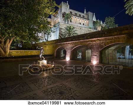 Es Forner monument, Almudaina palace Palau de l'Almudaina behind, Avinguda de Gabriel Roca, historic centre, Ciutat Antiga, Palma de Majorca, Majorca, Balearic Islands, Spain, Europe View Large Photo Image Stock Image - Es Forner monument, Almudaina palace Palau de l'Almudaina behind, Avinguda de Gabriel Roca, historic centre, Ciutat Antiga, Palma de Majorca, Majorca, Balearic Islands, Spain, Europe. Fotosearch