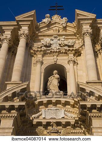 Sculpture in front of the baroque cathedral, Cathedral of Santa Maria delle Colonne, Syracuse Cathedral, Cathedral Square, UNESCO World Heritage Site, Ortygia, Syracuse, Sicily, Italy, Europe View Large Photo Image Picture - Sculpture in front of the baroque cathedral, Cathedral of Santa Maria delle Colonne, Syracuse Cathedral, Cathedral Square, UNESCO World Heritage Site, Ortygia, Syracuse, Sicily, Italy, Europe. Fotosearch
