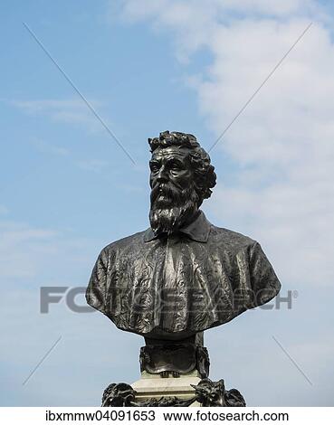 Stock Image - Statue of Benvenuto Cellini, Ponte Vecchio, Florence, Tuscany, Italy, Europe. Fotosearch