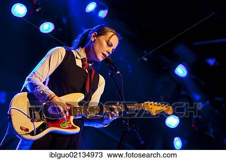 Stock Image - British singer and musician Emma Louise Niblett, known as Scout Niblett, performing live in the Schueuer concert hall, Lucerne, Switzerland, Europe. Fotosearch