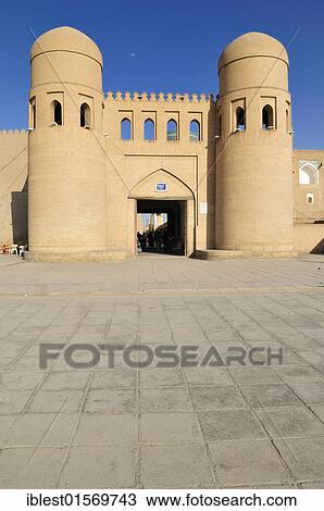 Historic Adobe Ota Darvoza Western City Gate Khiva Chiva Silk Road Unesco World Heritage Site Uzbekistan Central Asia Asia Stock Image