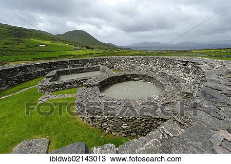 Stock Image - Lóthair Stone Fort, 9th Century AD, near Waterville, Ring of Kerry, County Kerry, Ireland, Europe. Fotosearch